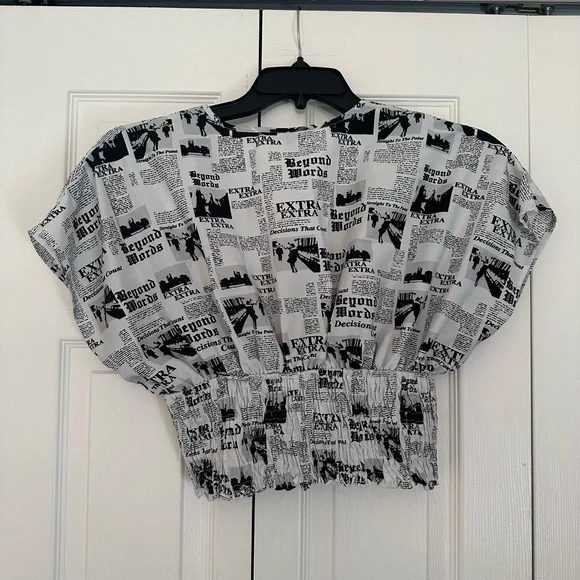 🔥 4 for $20!! Statement crop top - Picture 2 of 5